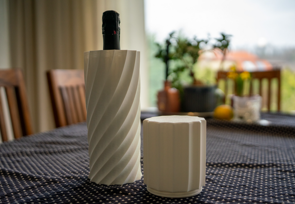 Spiral wine case