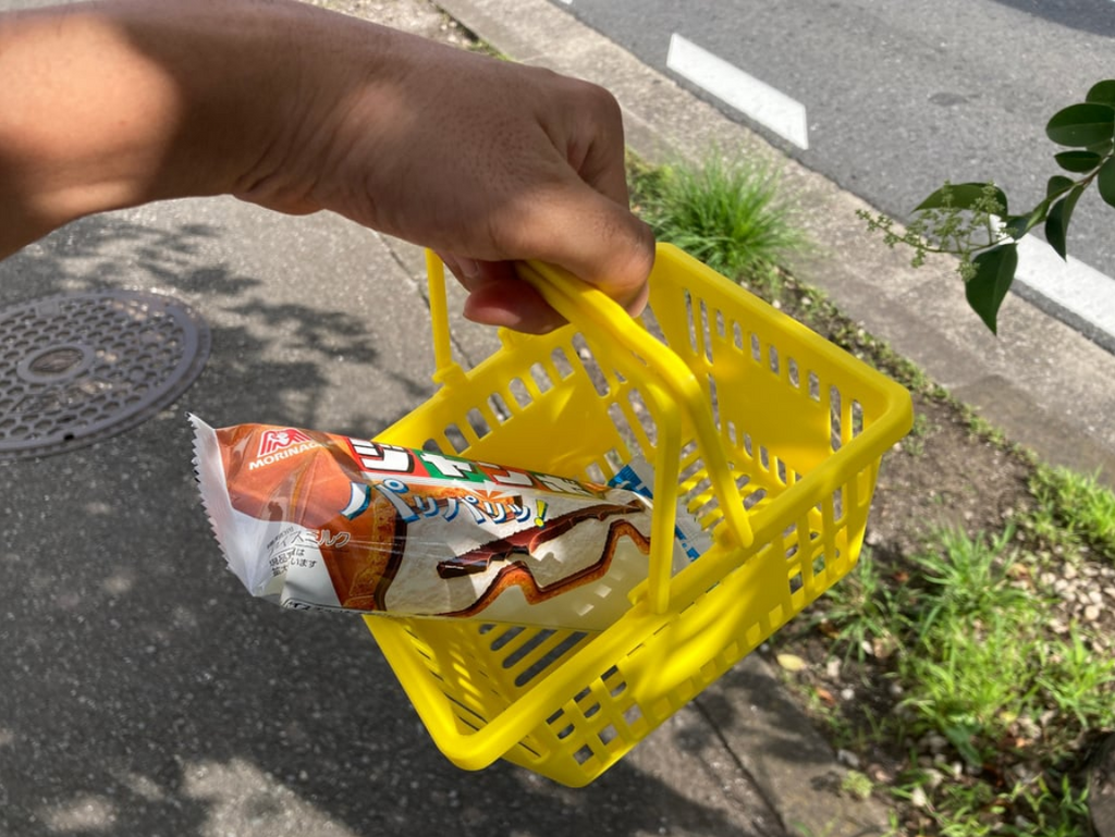 Miniature shopping basket organizer