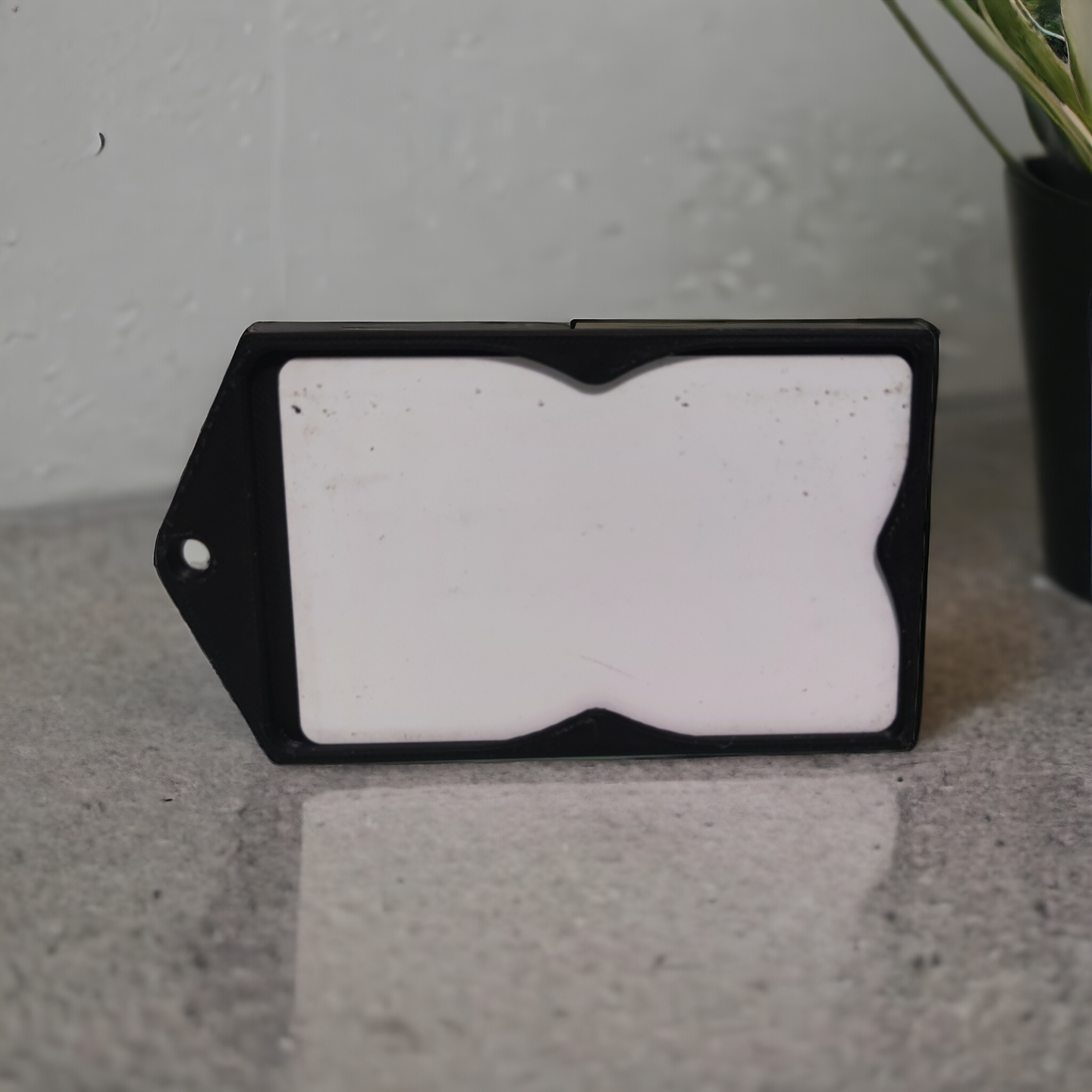 Bedge/card holder