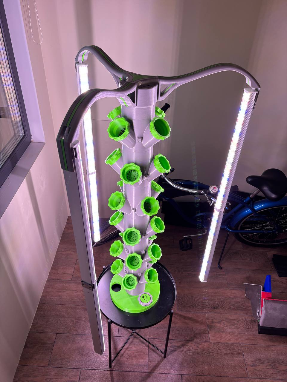 Hydroponic tower light kit