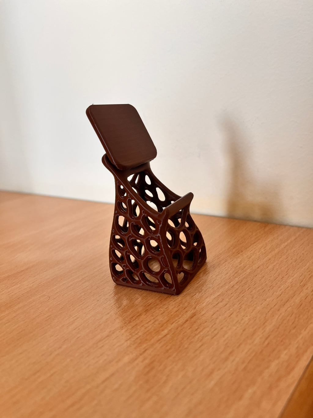 Lattice Earbud Case Stand