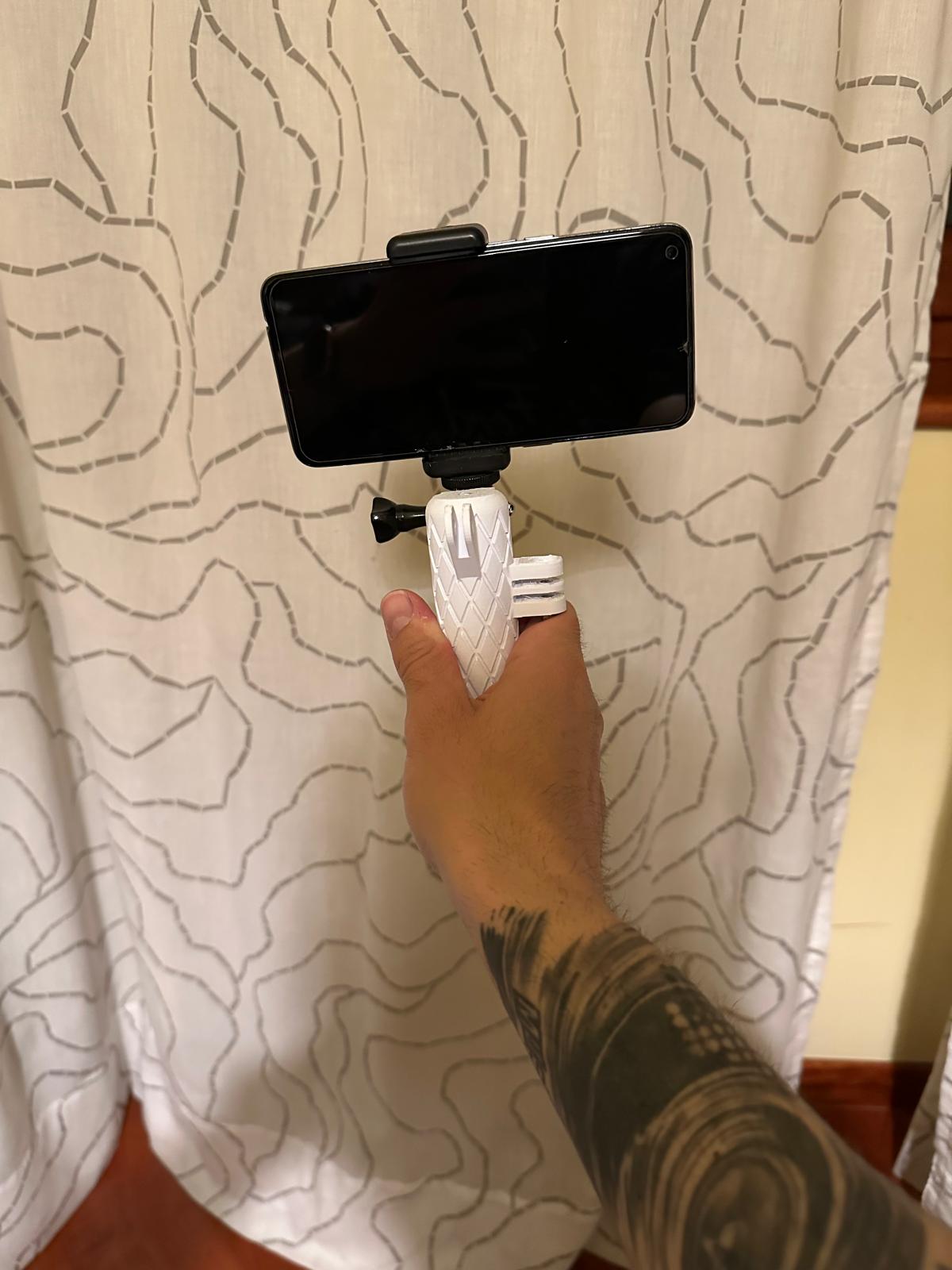 multi-accessory camera handle