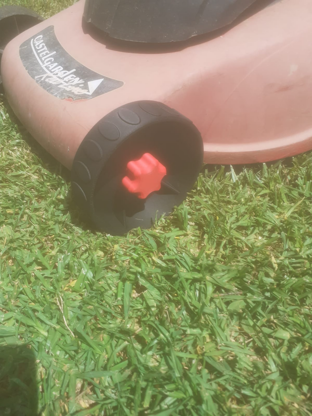 Lawnmower wheel