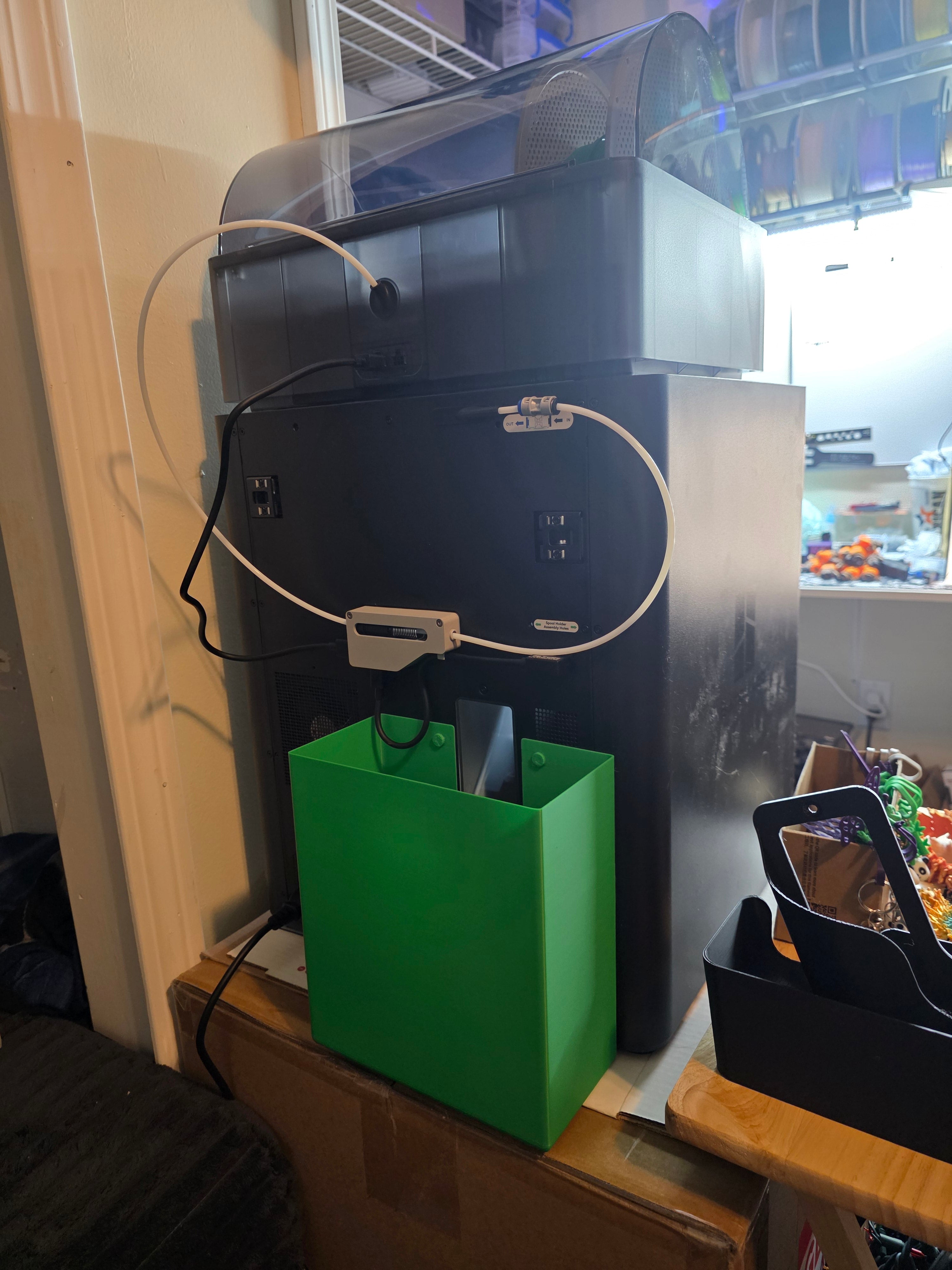 P1s magnetic poop bin