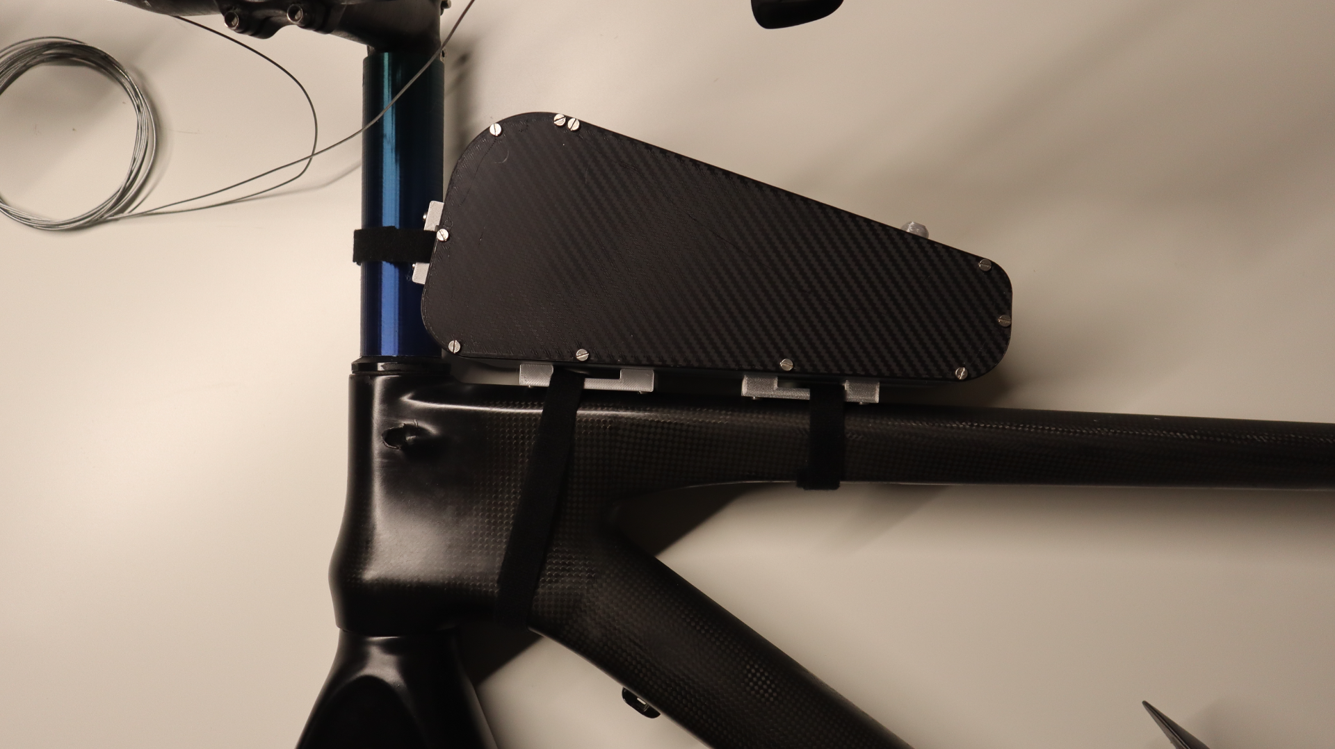 Bike storage tank with lock(No Supports)