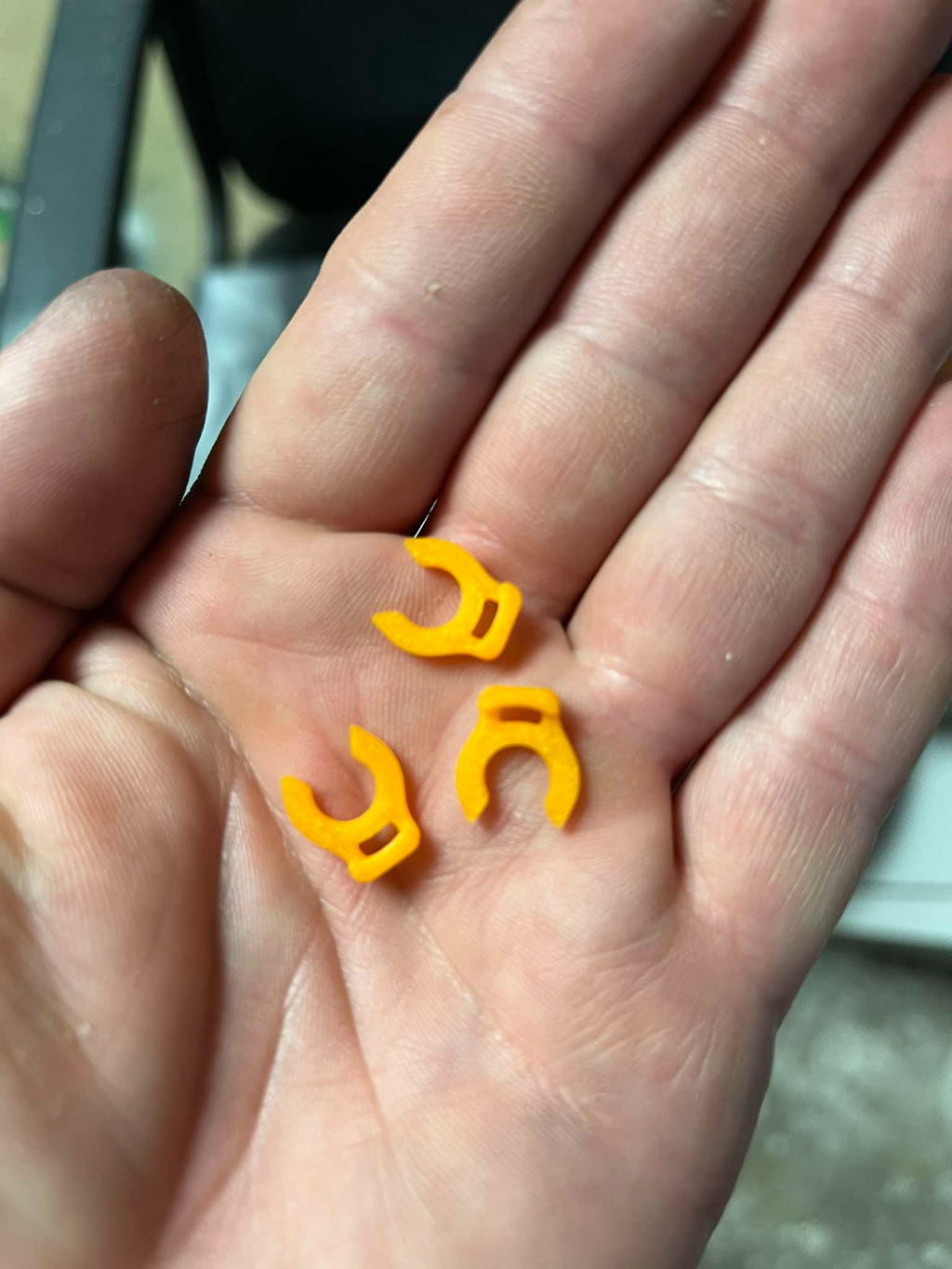 Clips to secure the bowden of the filament