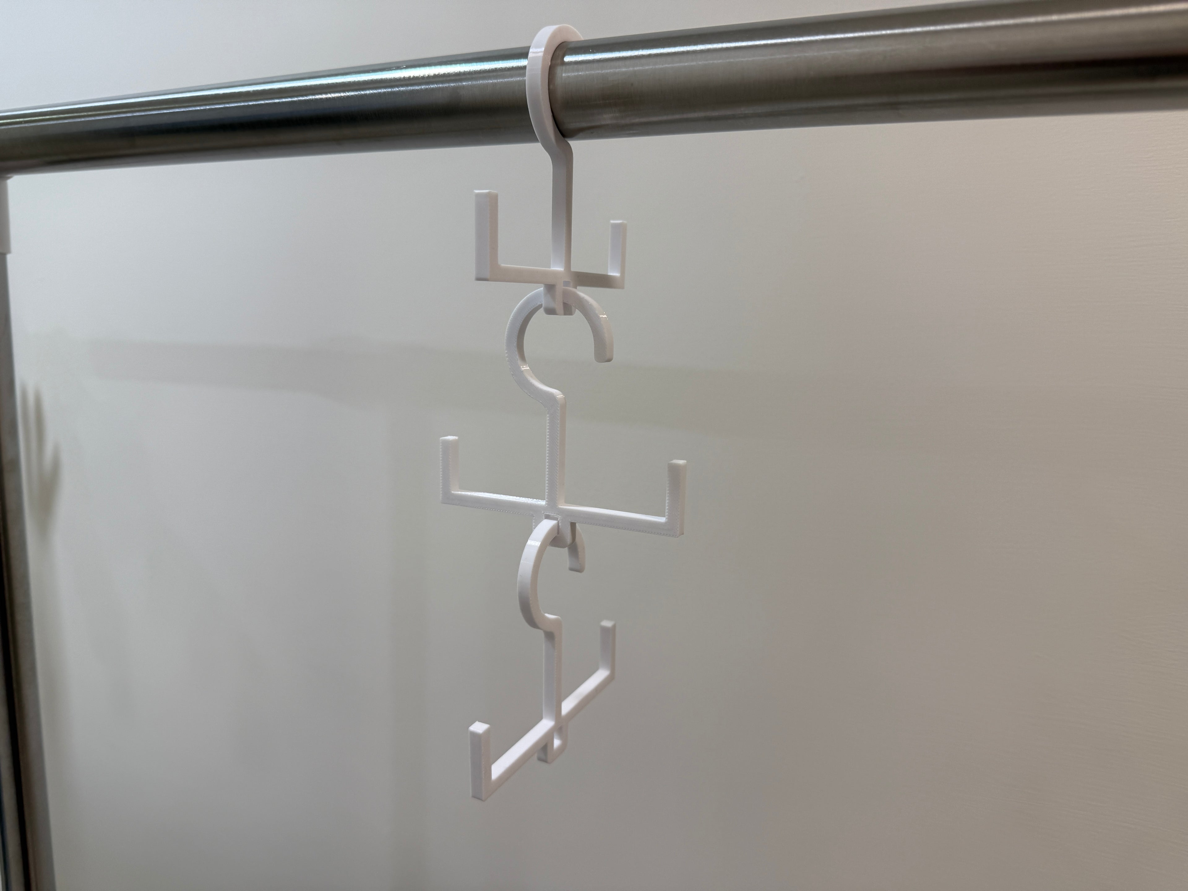 Expandable Hat Hanger