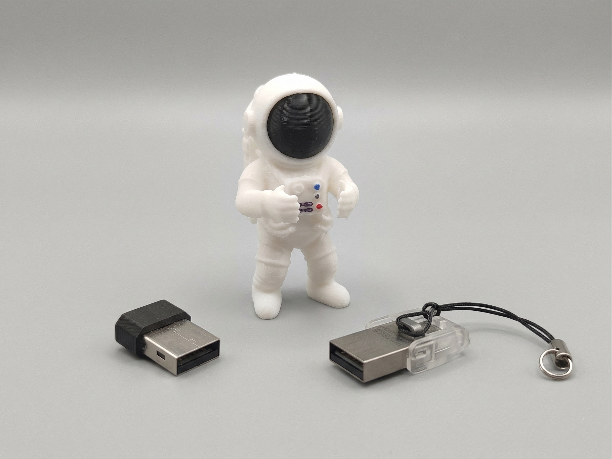 Astronaut USB stick holder