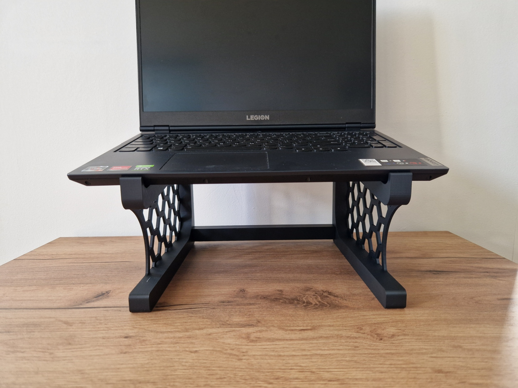 Laptop stand with maximum airflow