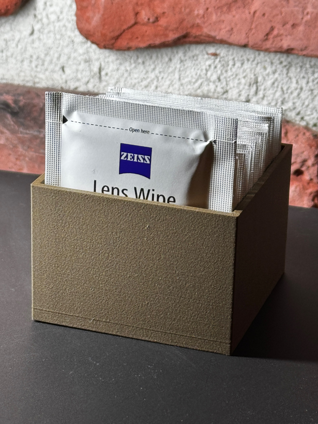 Lens Wipe Storage / Glasses Cleaner Wipes Storage