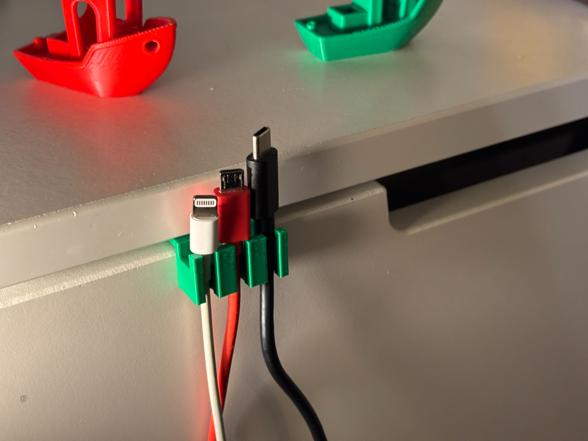 Scalable cable organiser for IKEA draws