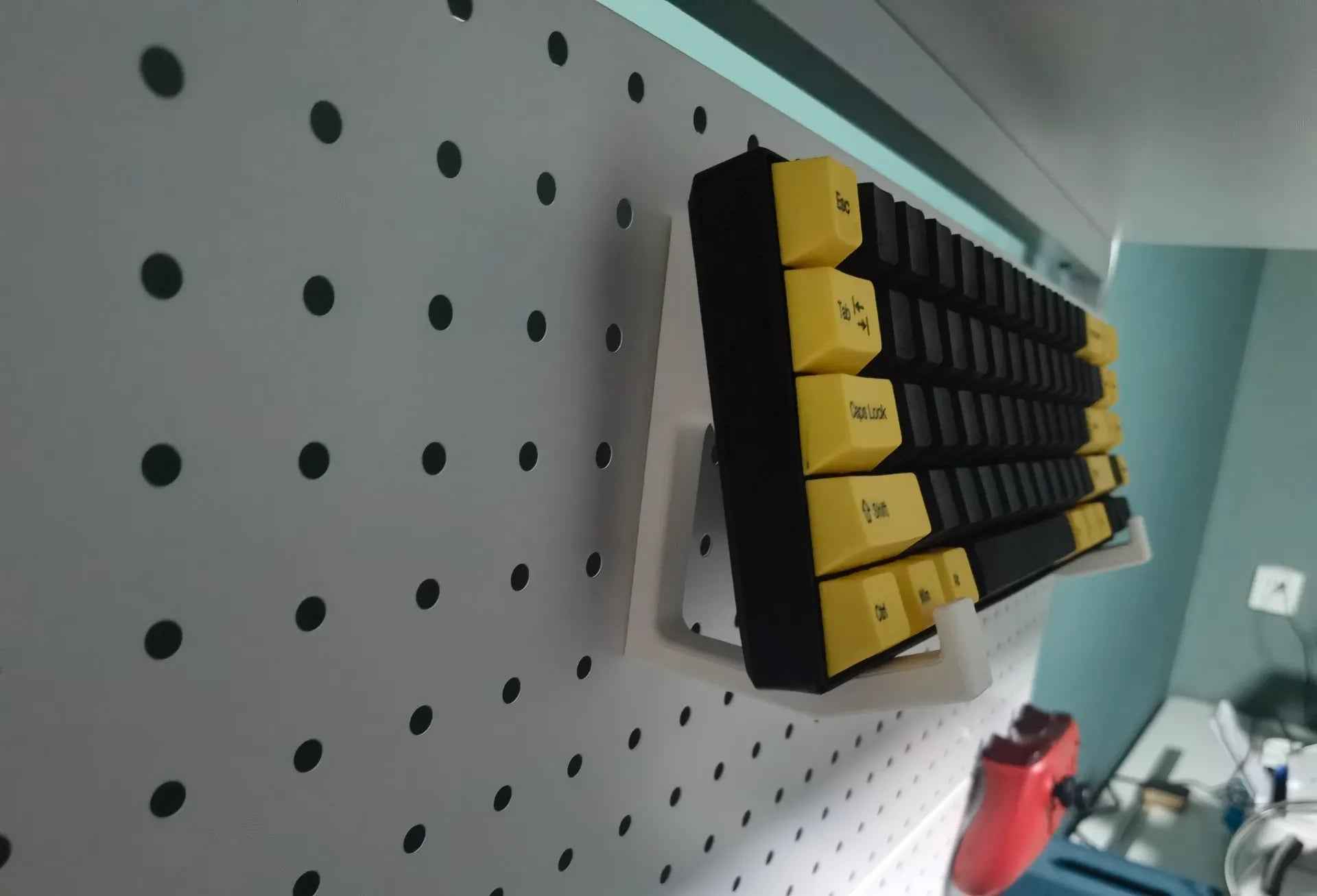 洞洞板键盘支架 | Keyboard Stand for Pegboards