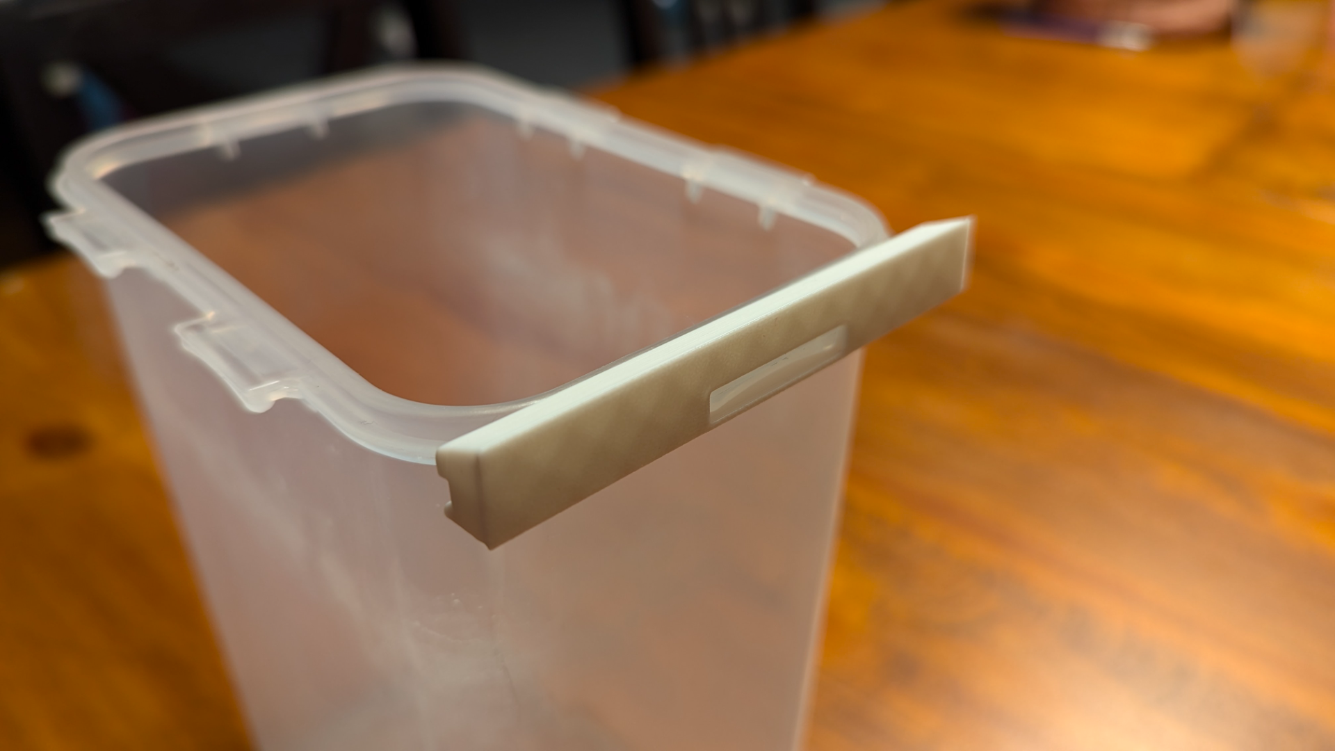 Purge Chute Slide for Lock&Lock container