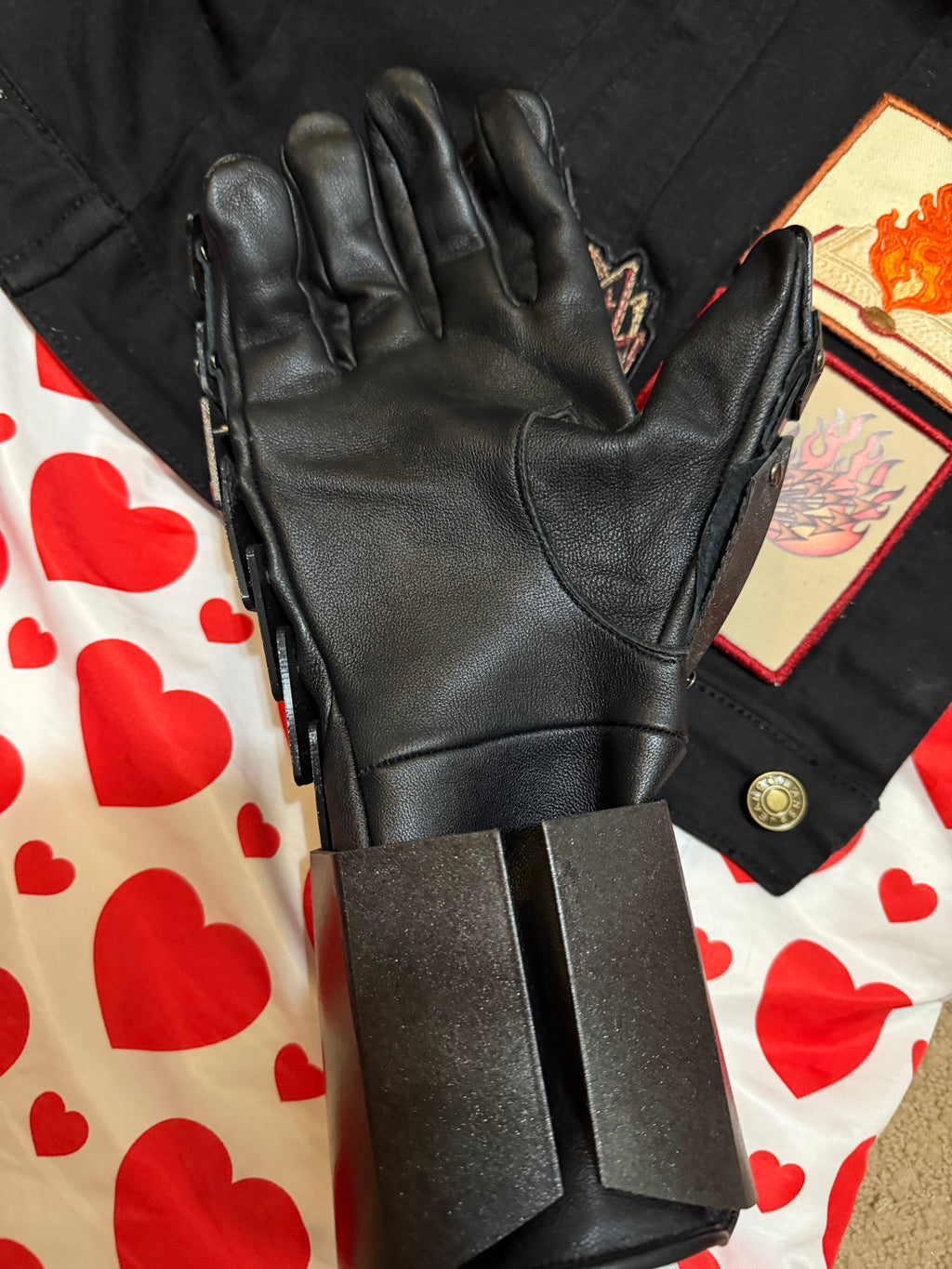 Enchanted War Gauntlet DCC Large Glove Remix