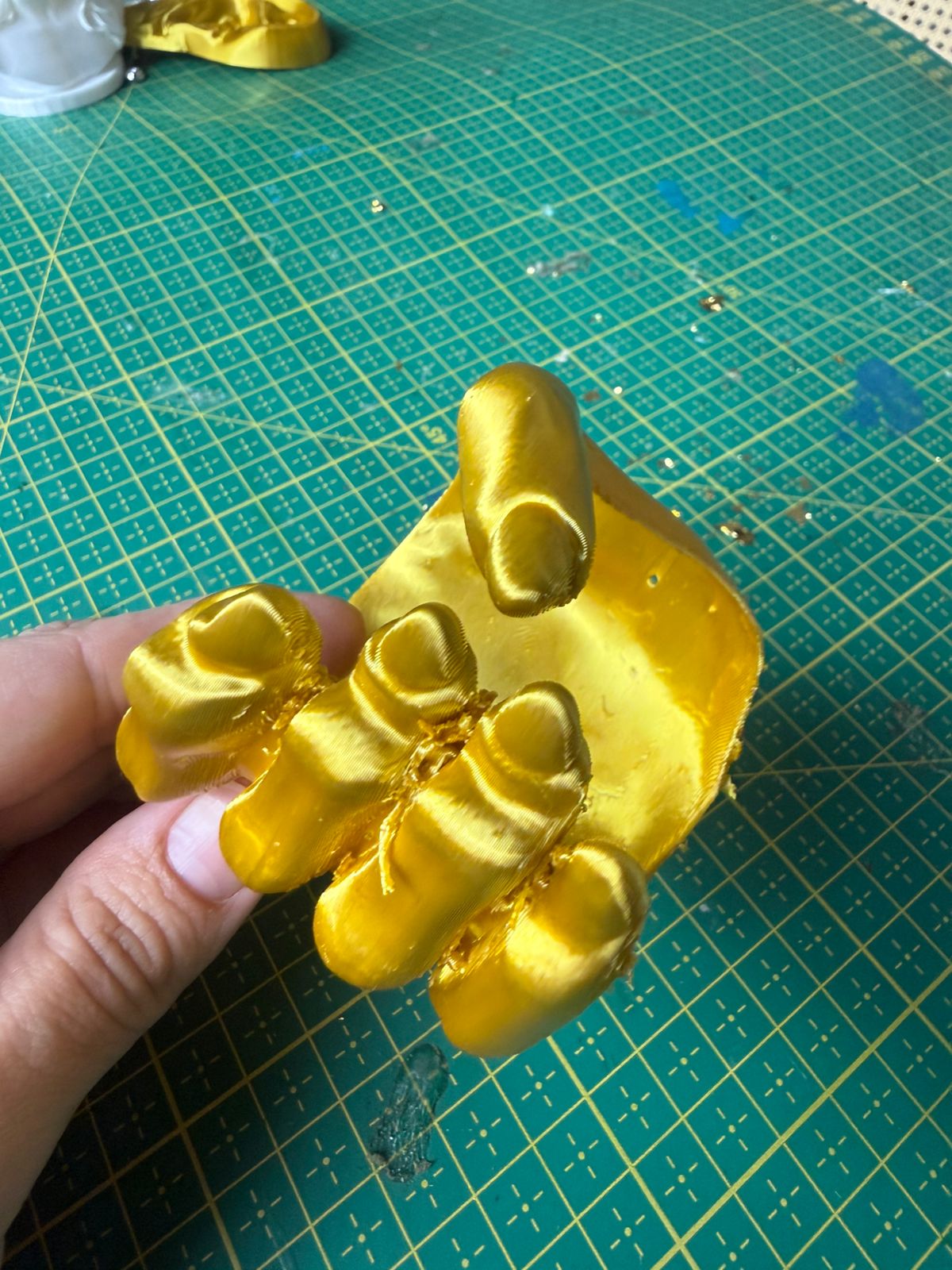 GOLDEN GRIP BRACELET - 3D PRINTED FASHION JEWELRY