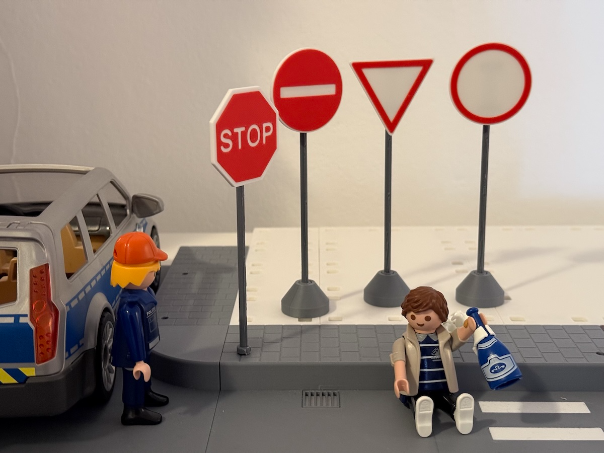 Verkehrsschilder Pfosten Kegel Spielzeug