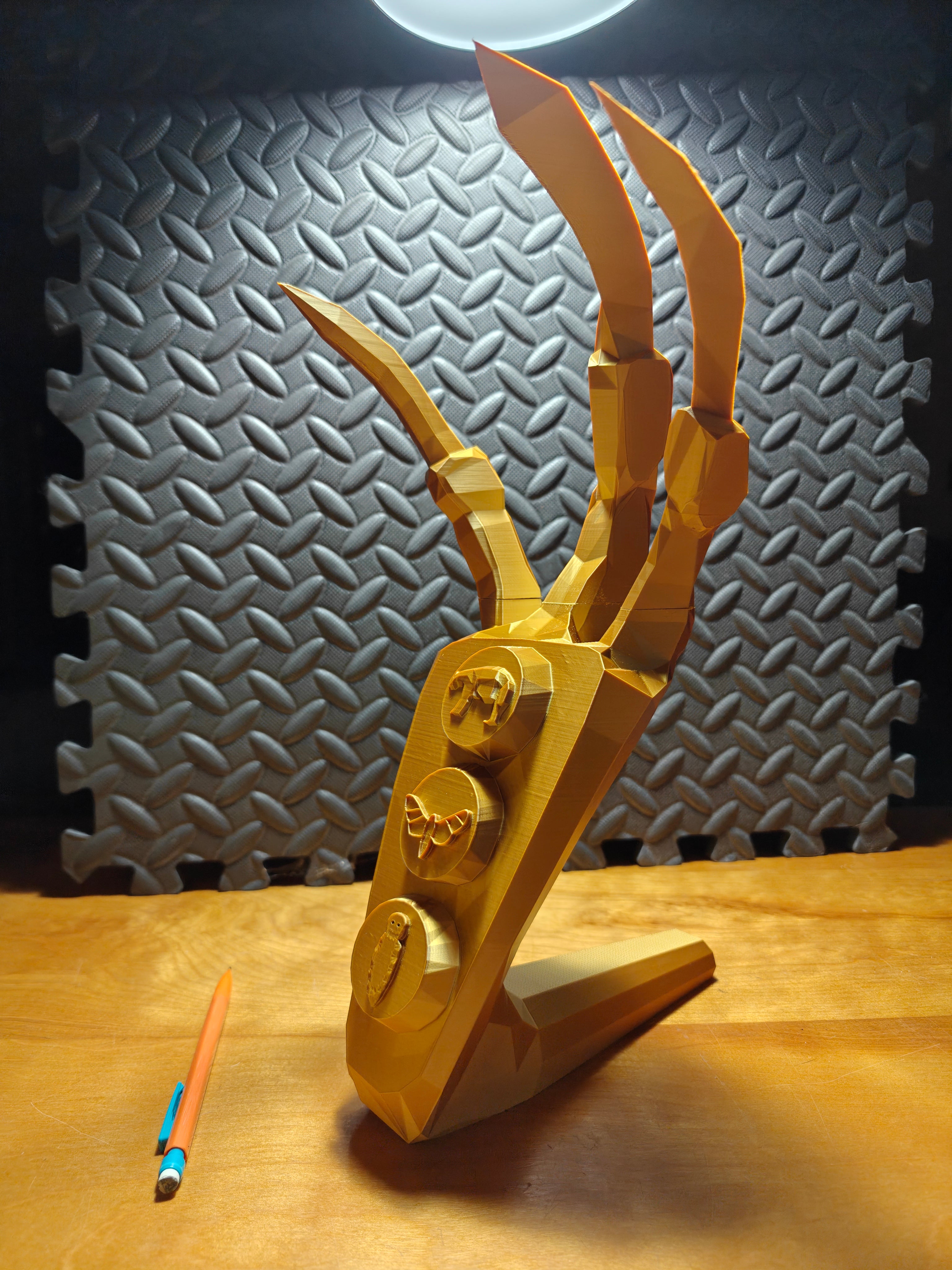 TES V: Skyrim Life-Size Golden Claw