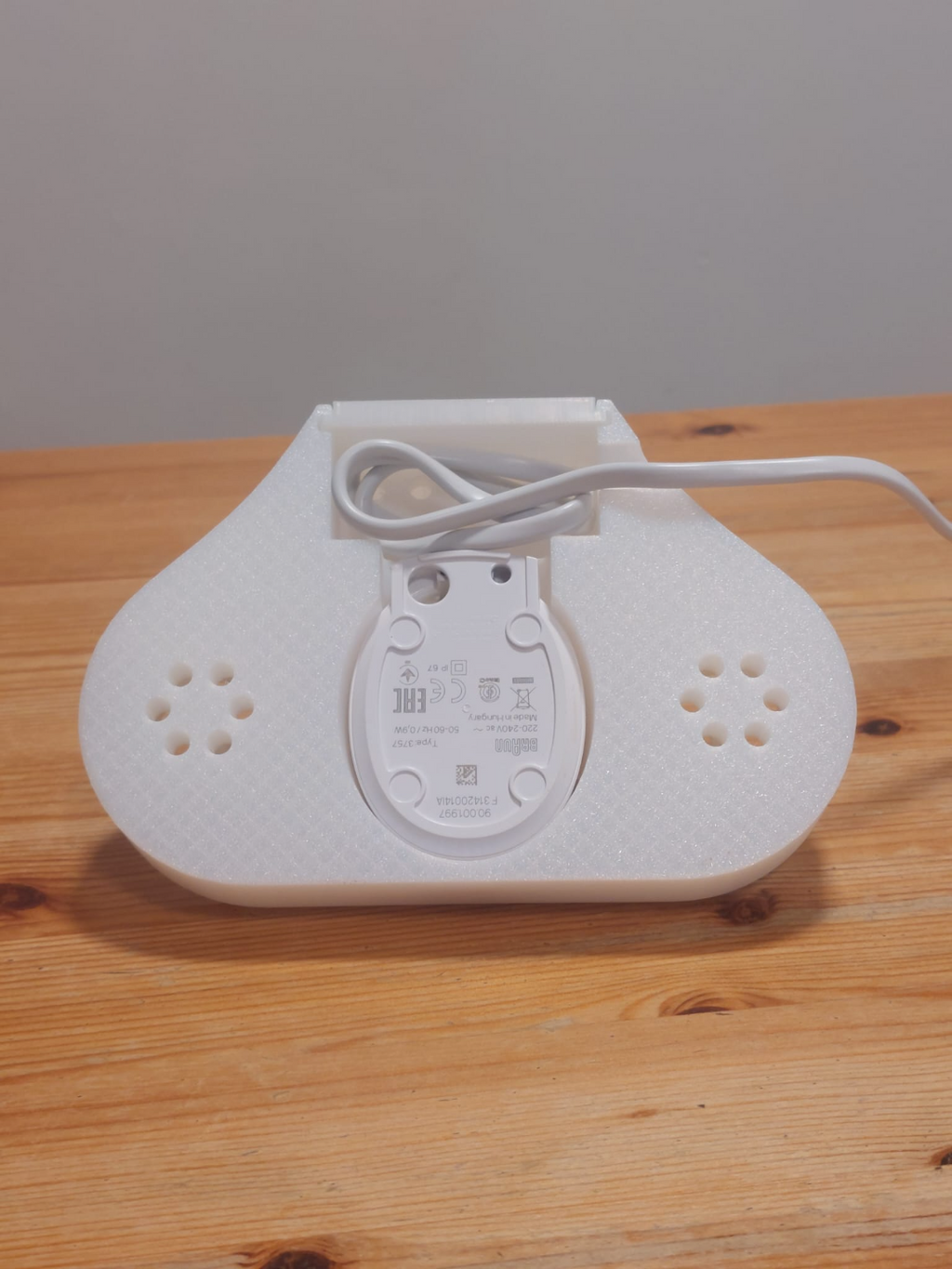 Oral-B toothbrush holder+ cable hiding place.