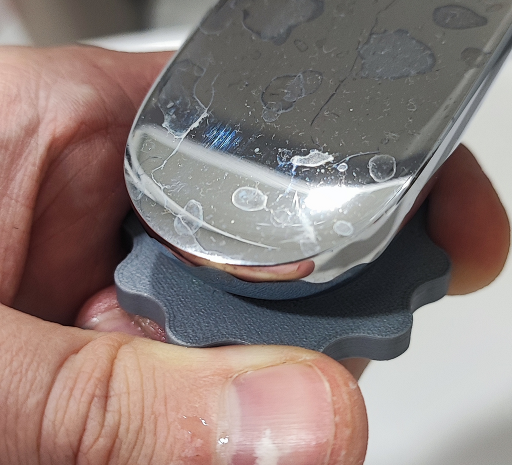 Sink faucet aerator key