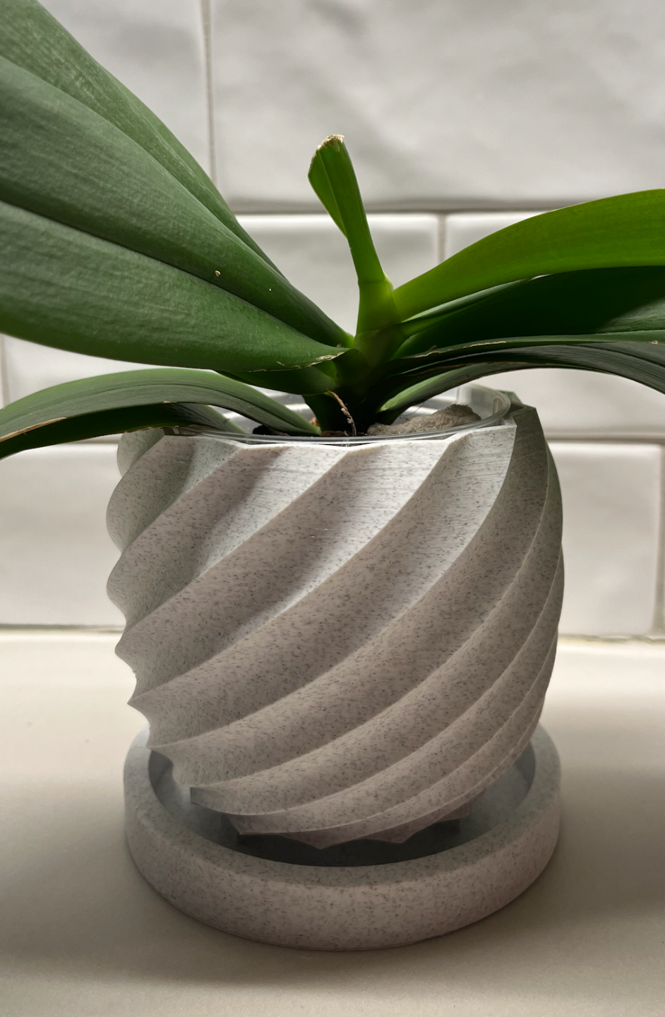 Flower pot with spiral design