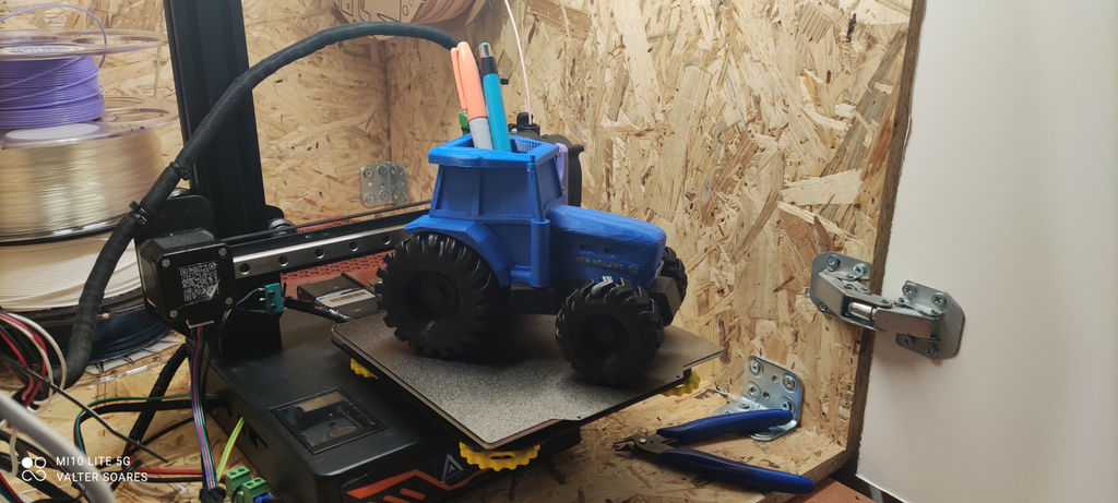 Tractor Pen Holder