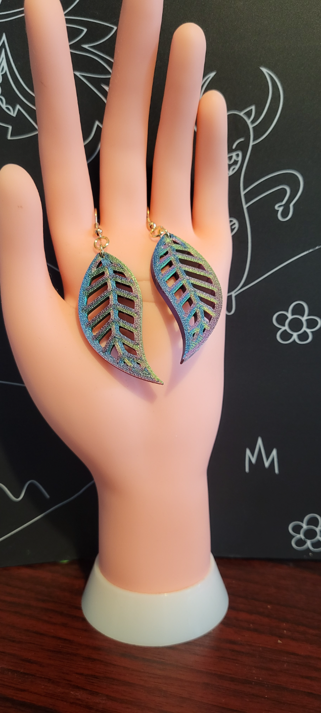 Leafy casual earring design