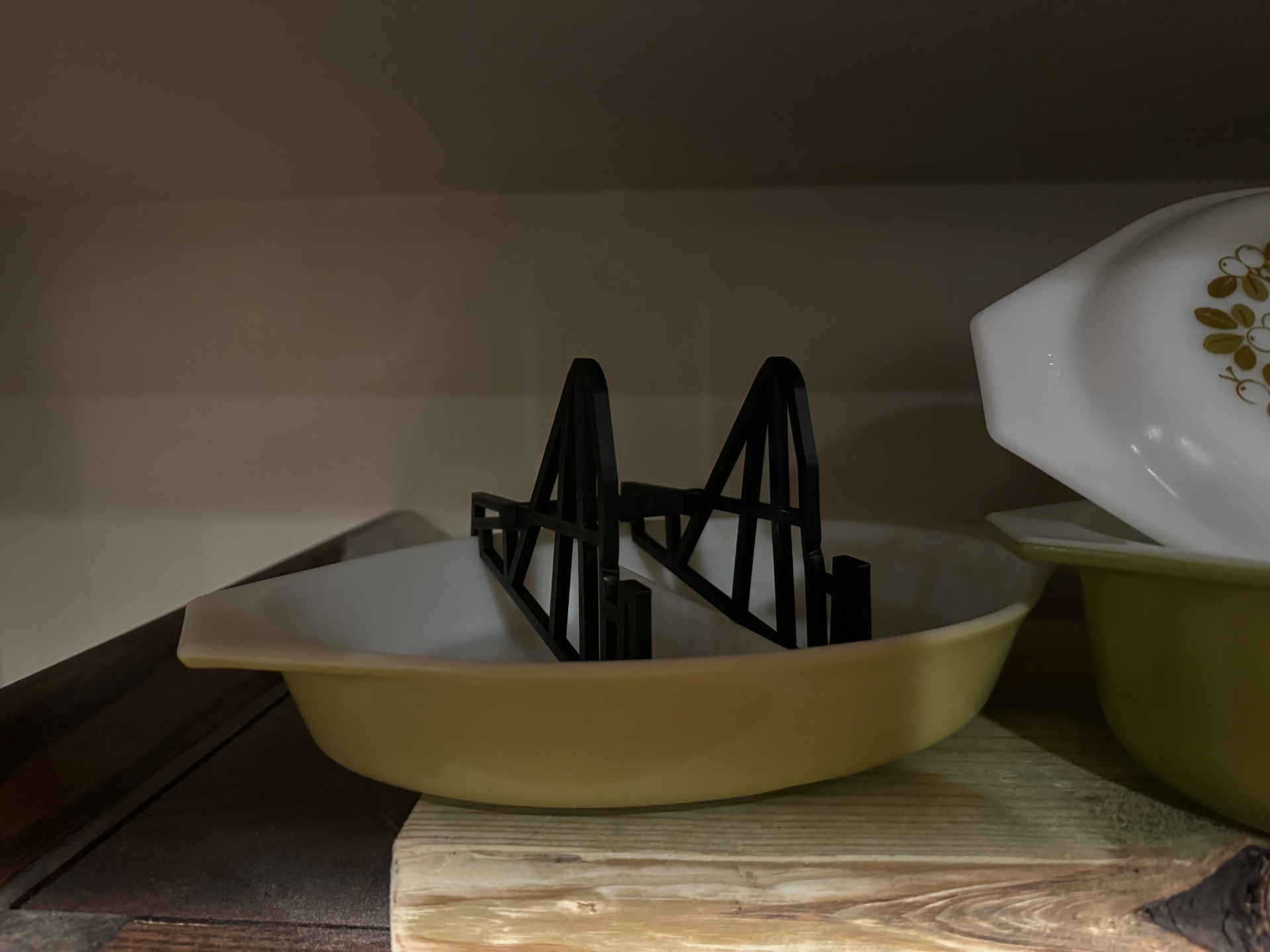 Pyrex 063 Oval Divided Dish Display