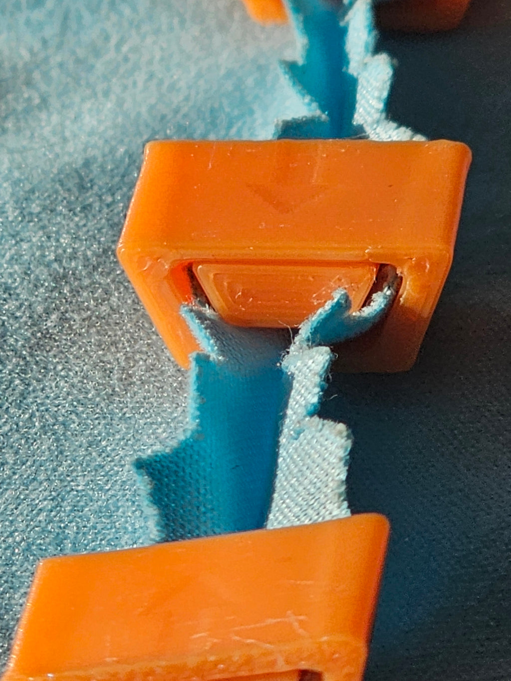 Emergency fabric repair clips