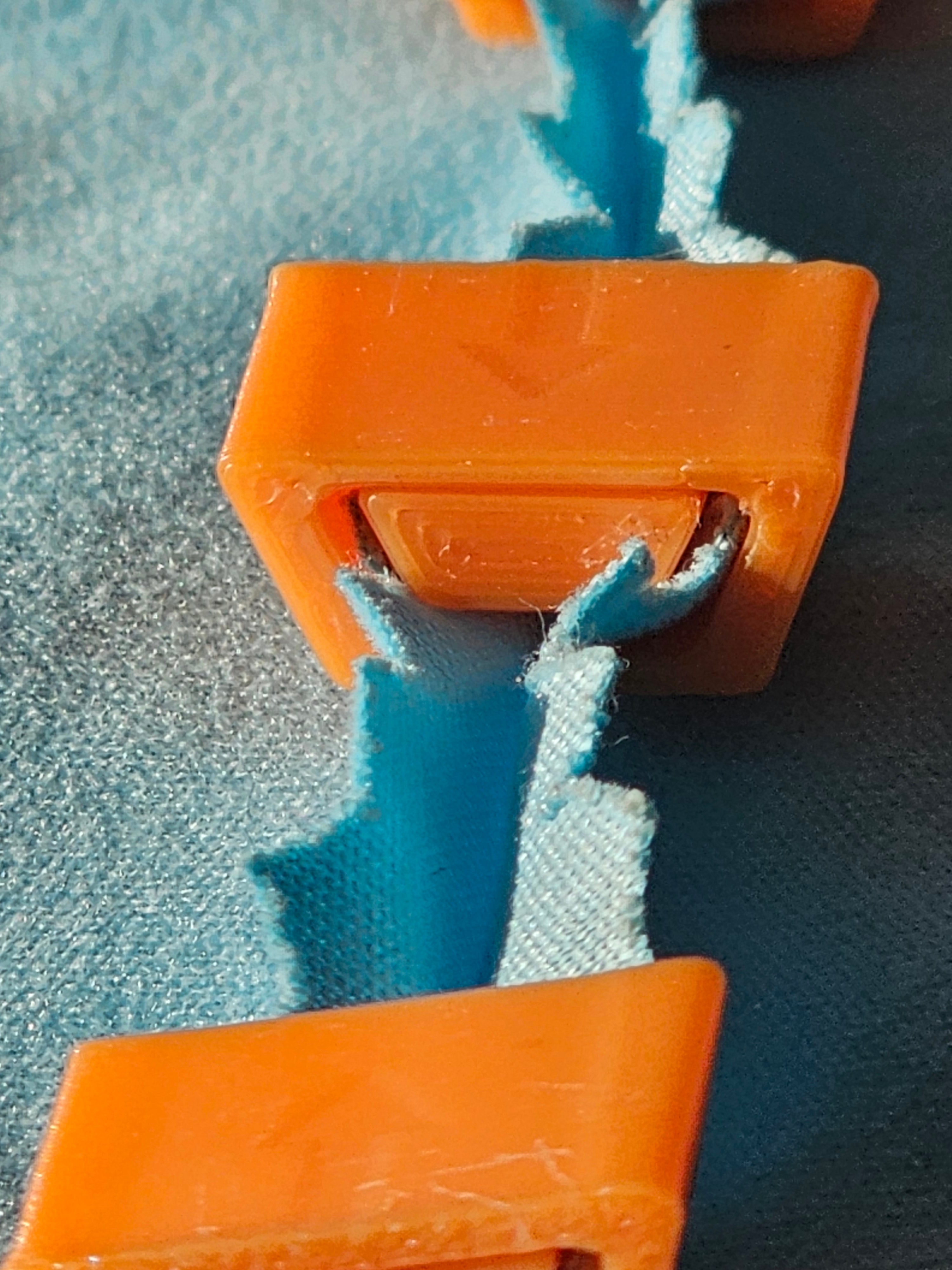 Emergency fabric repair clips