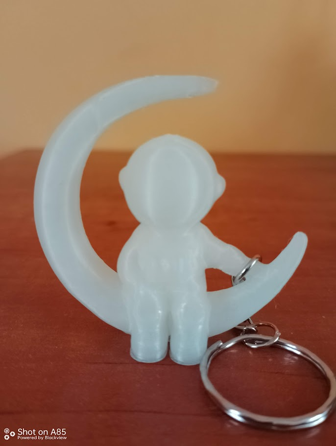 Astronaut on a croissant - keychain