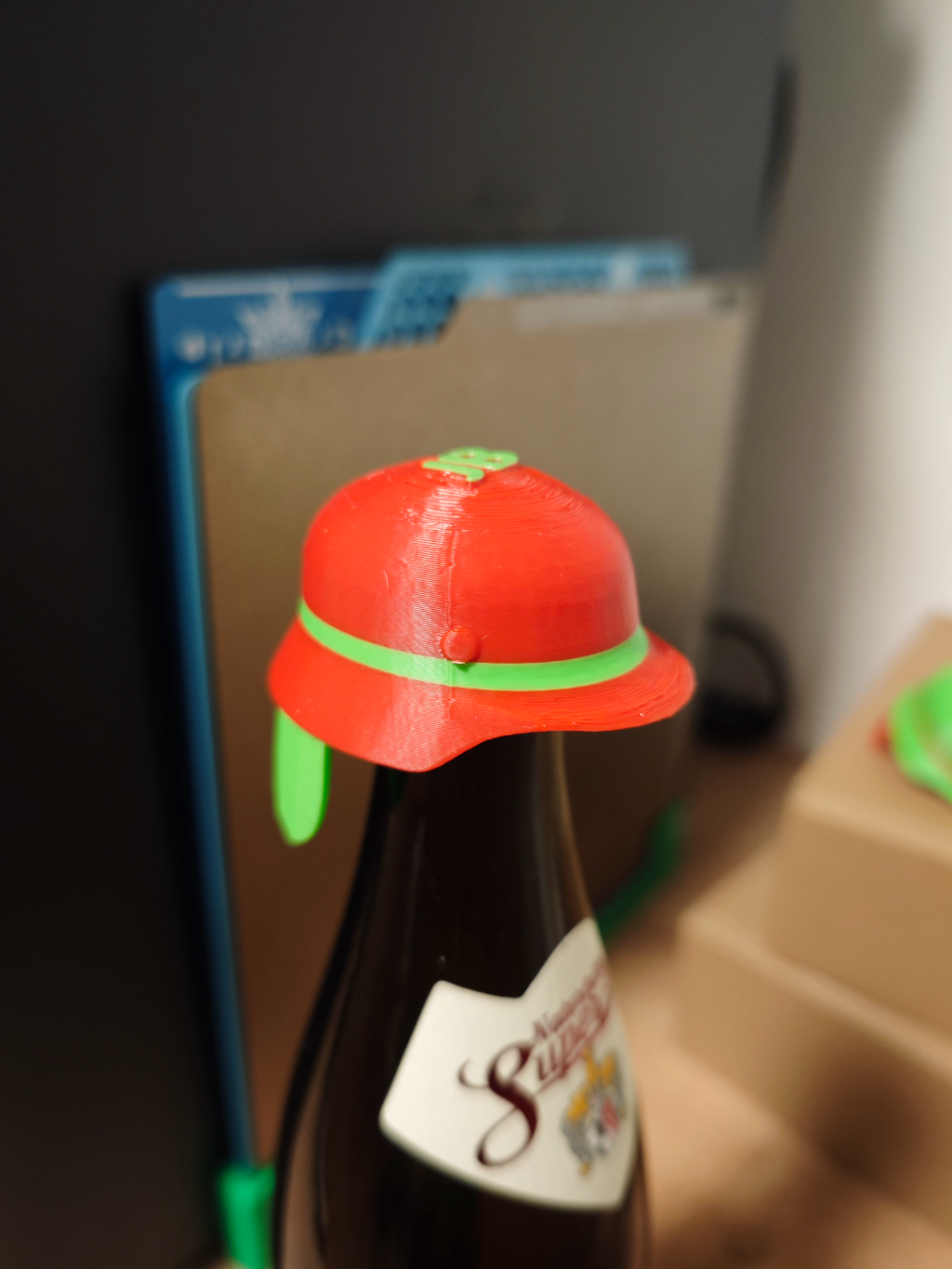 Bier Glasflaschenverschluss Feuerwehrhelm