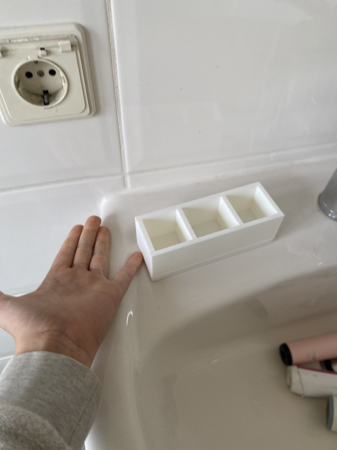 Toothbrush holder (print in place)