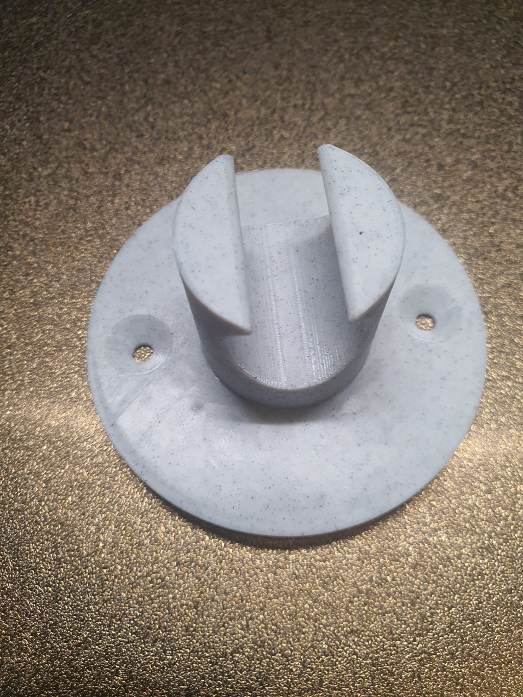 Shower handle with horizontal screws