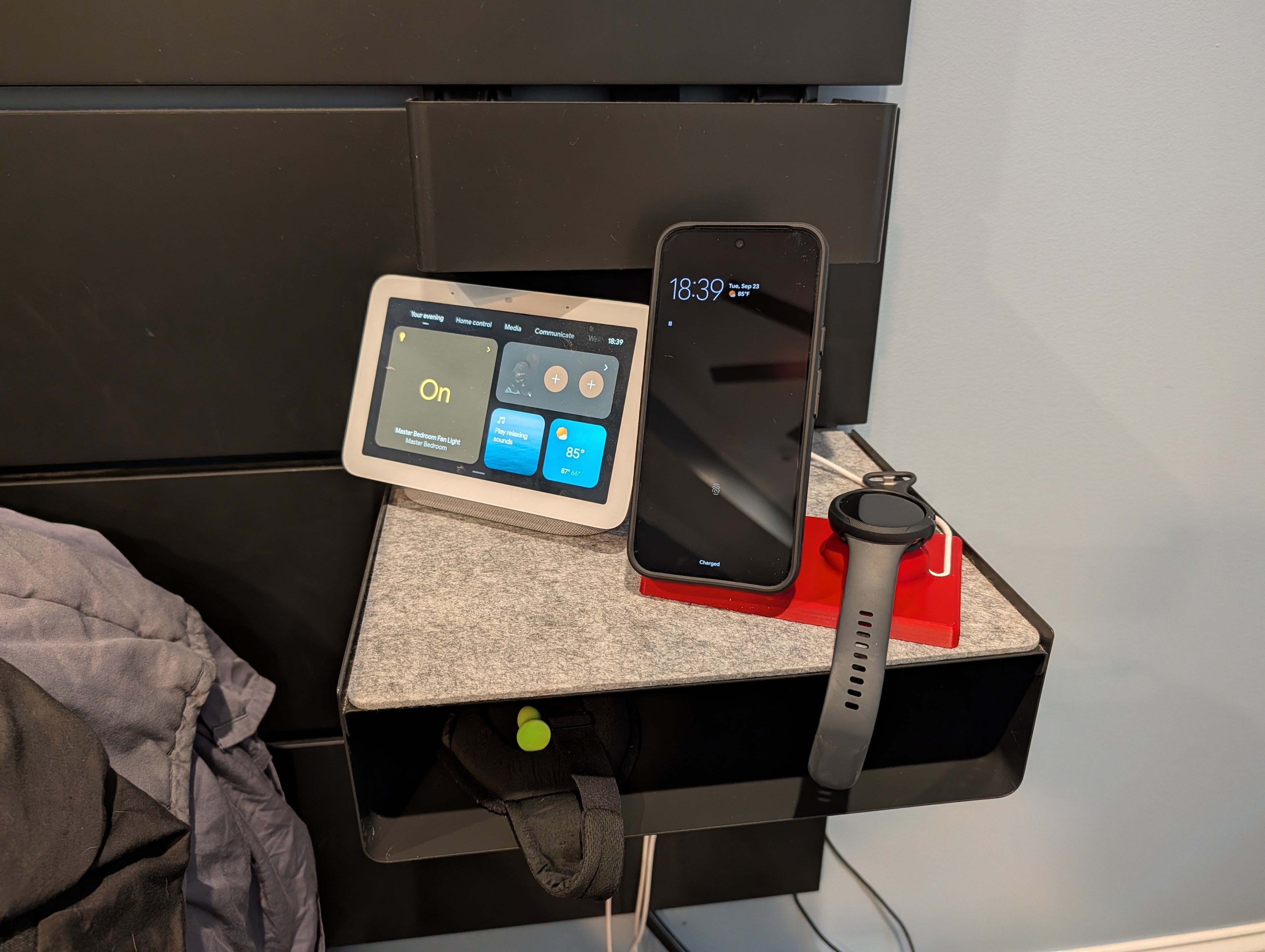 PixelSnap Stand w/ Optional Pixel Watch Mount