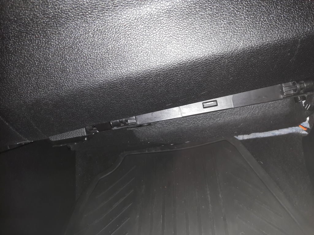 Hinge glove compartement Ford Bmax