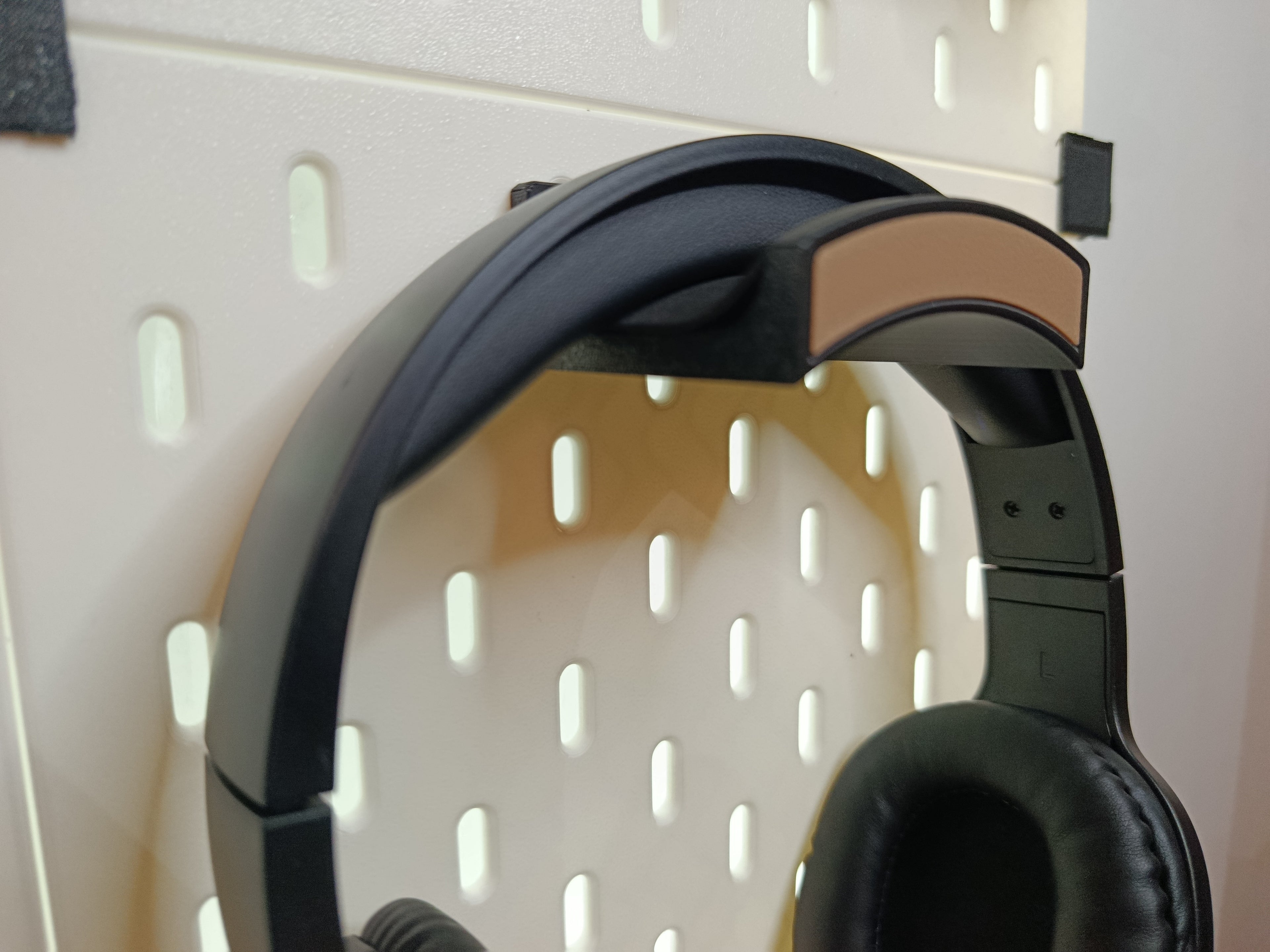 Universal headset stand for IKEA SKADIS