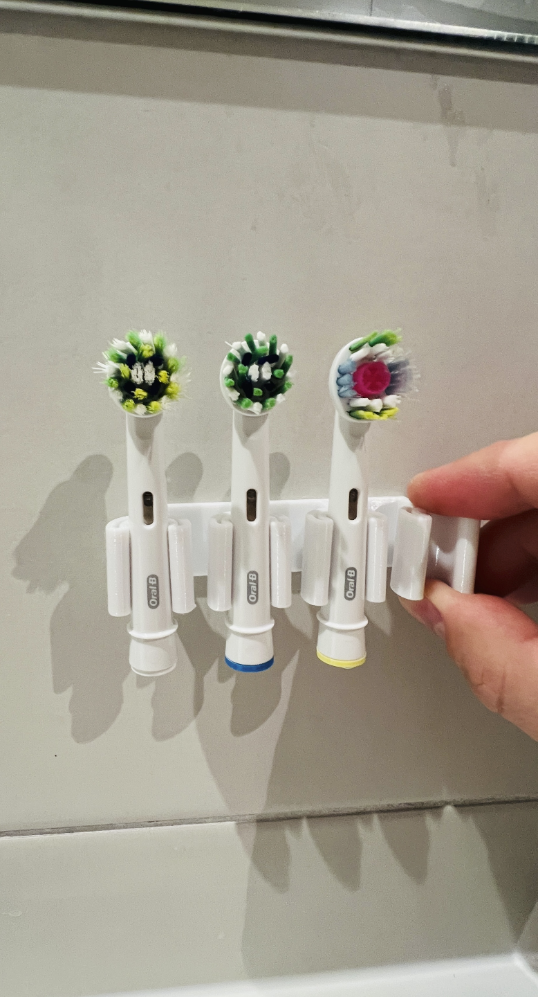 Toothbrush head holder for OralB