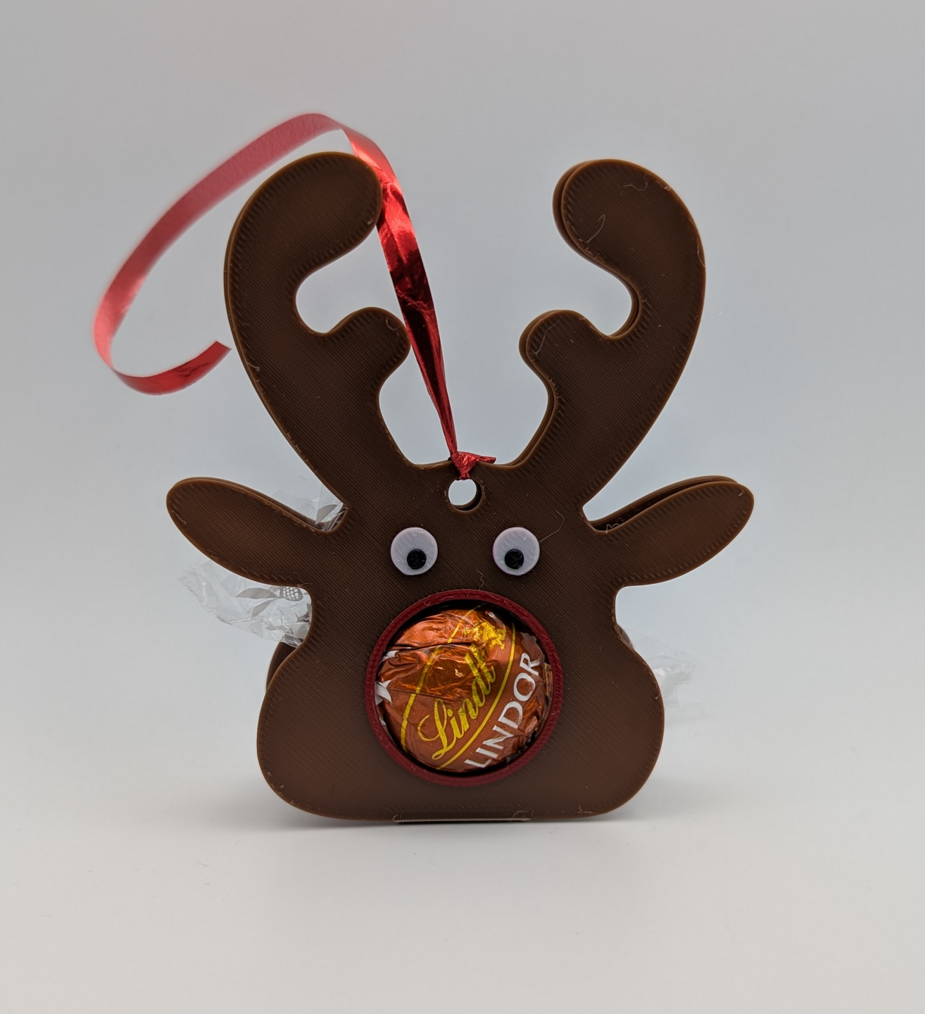 Sweet Reindeer: Foldable Ornament with Chocolate