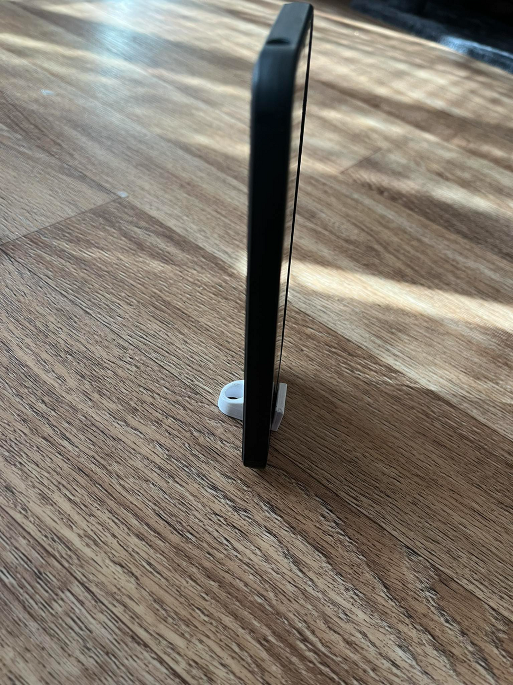 Minimalist stand, mobile phone holder, telephone