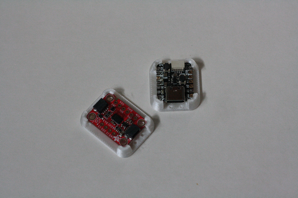 STEMMA QT & QT Py Sewable Clips