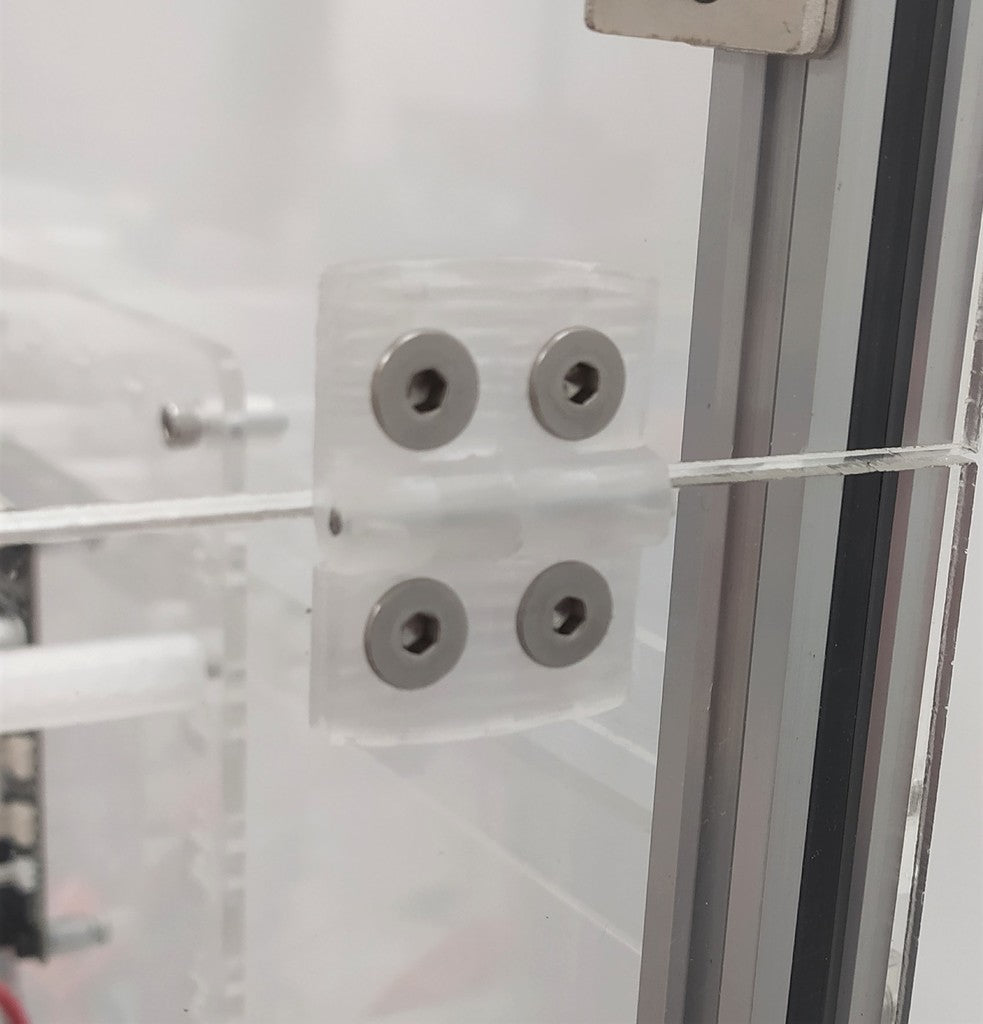 Hinge for 2.5mm metal wire pivot
