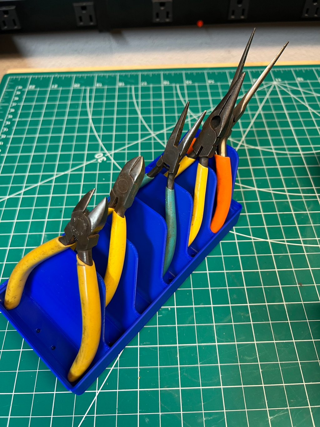 Gridfinity Nippers Strippers Pliers Rack