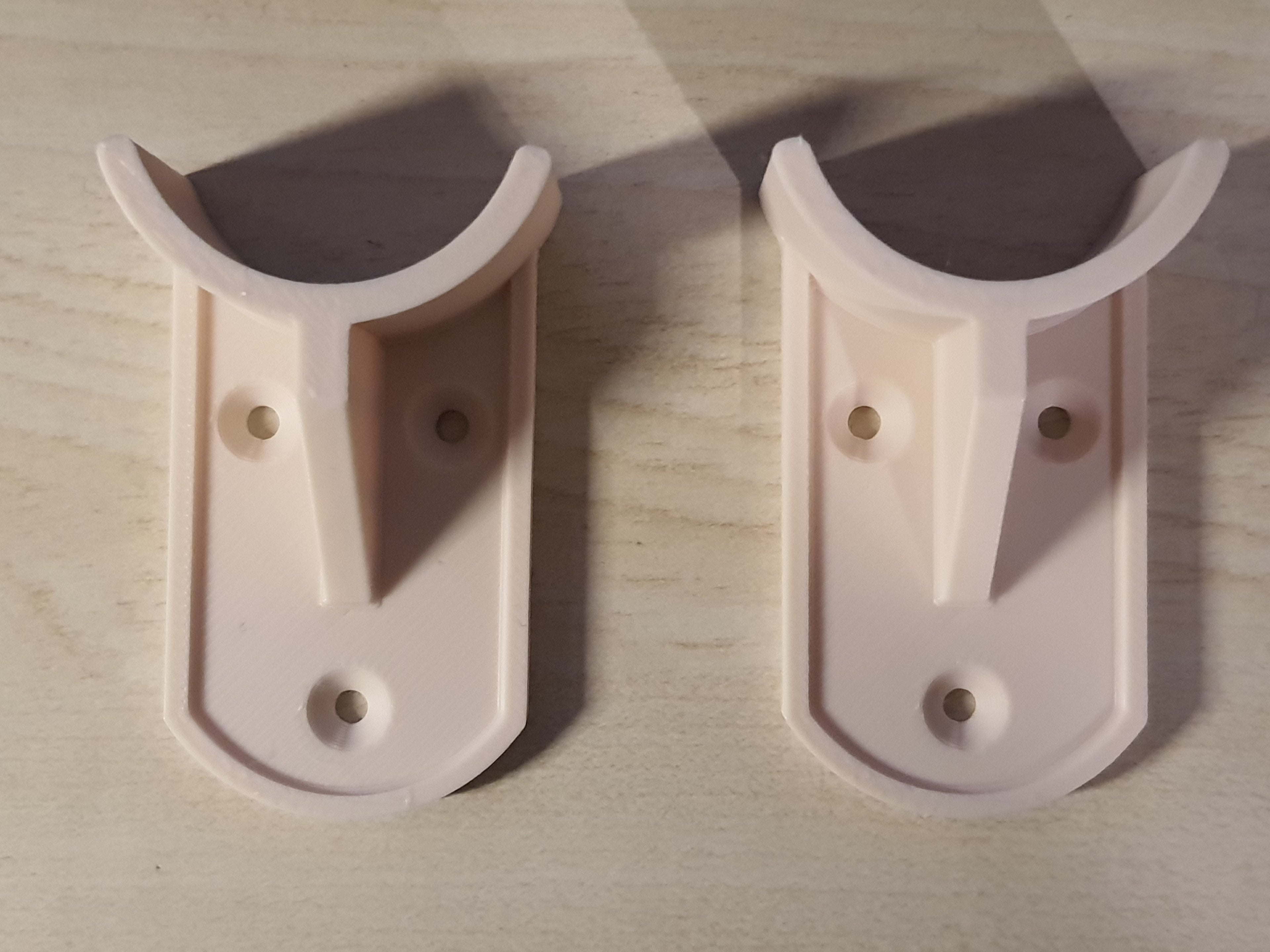 Support element for shower curtain tube