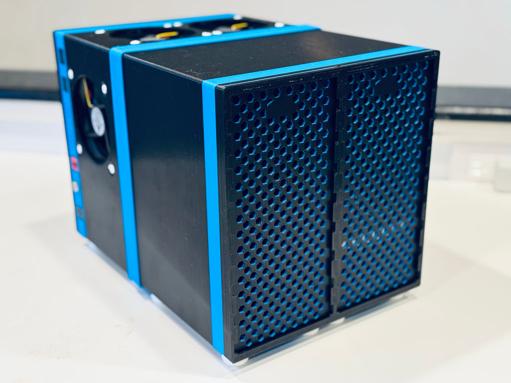 pillarmax - Open Source 16-bay NAS + 3.5" drives.