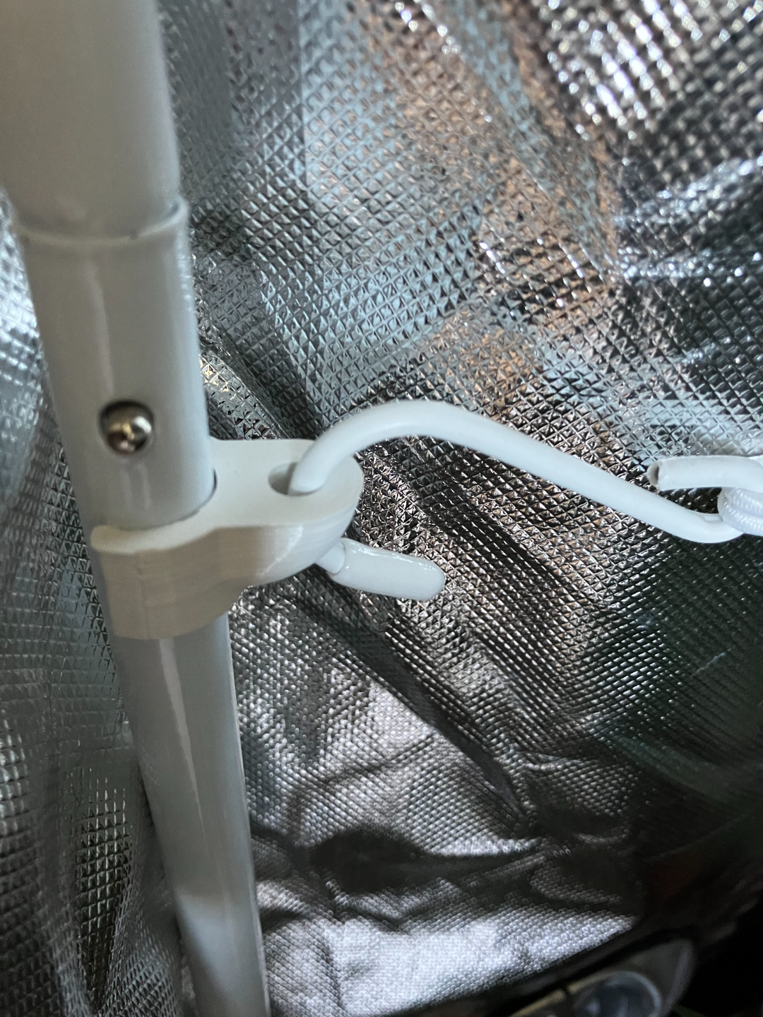 SCROG clips grow tent