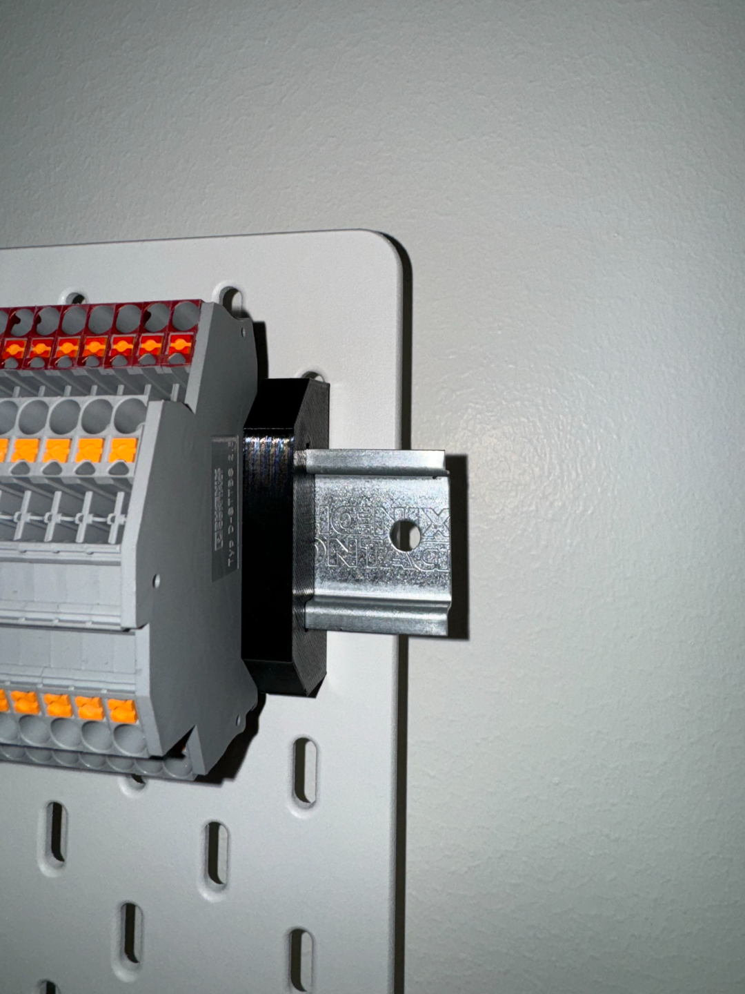 Skadis DIN Rail