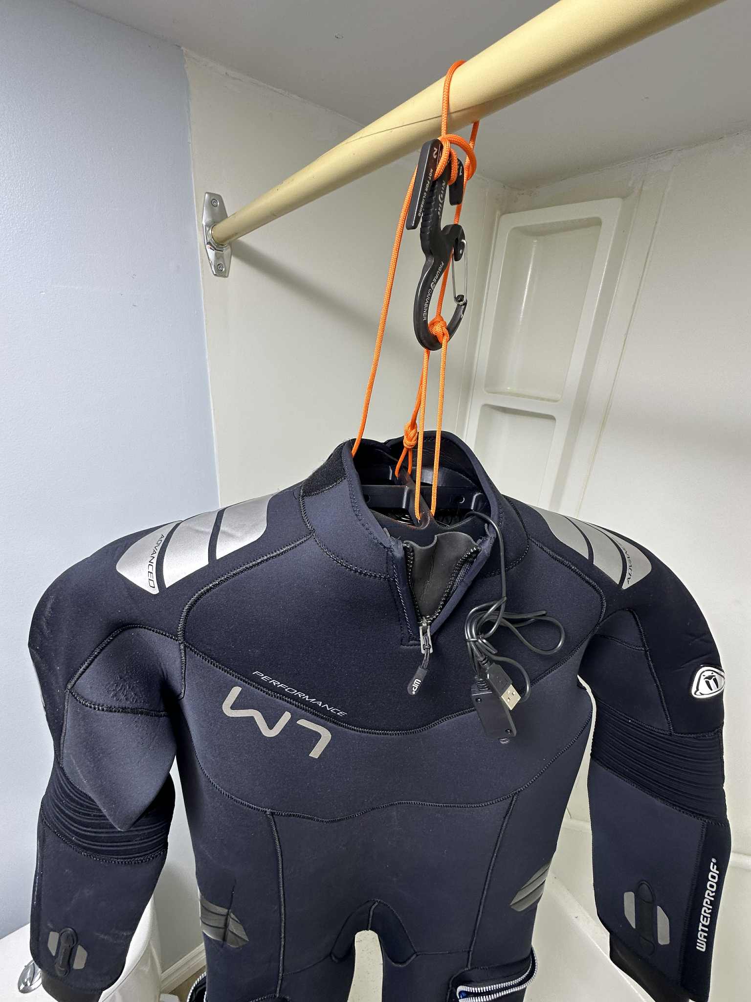 Wetsuit Hanger Fan