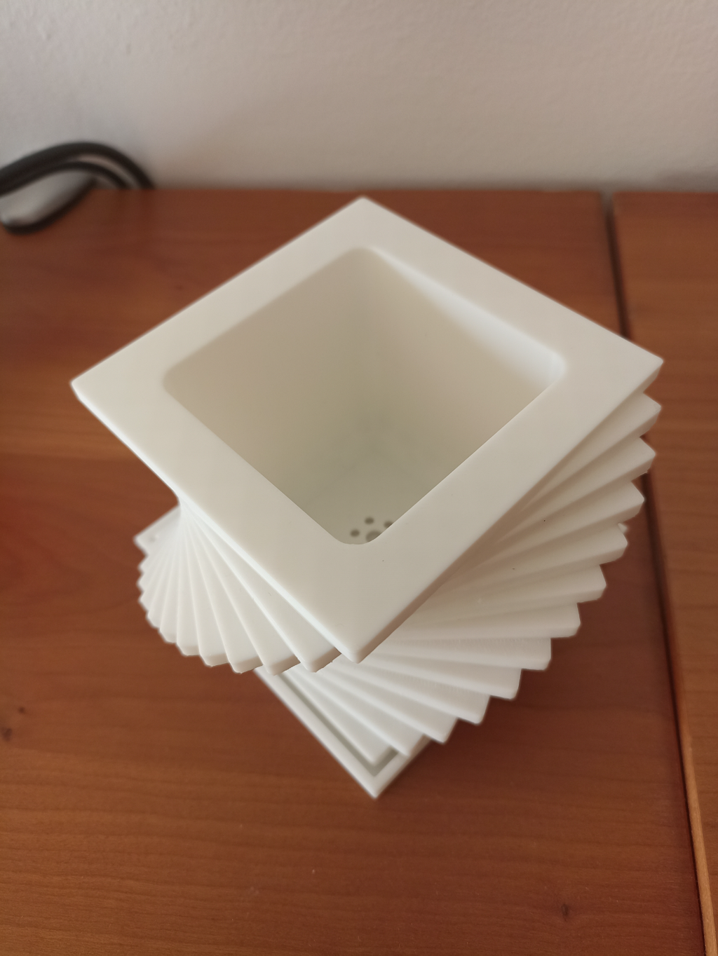 Twisted Planter/Vase with base