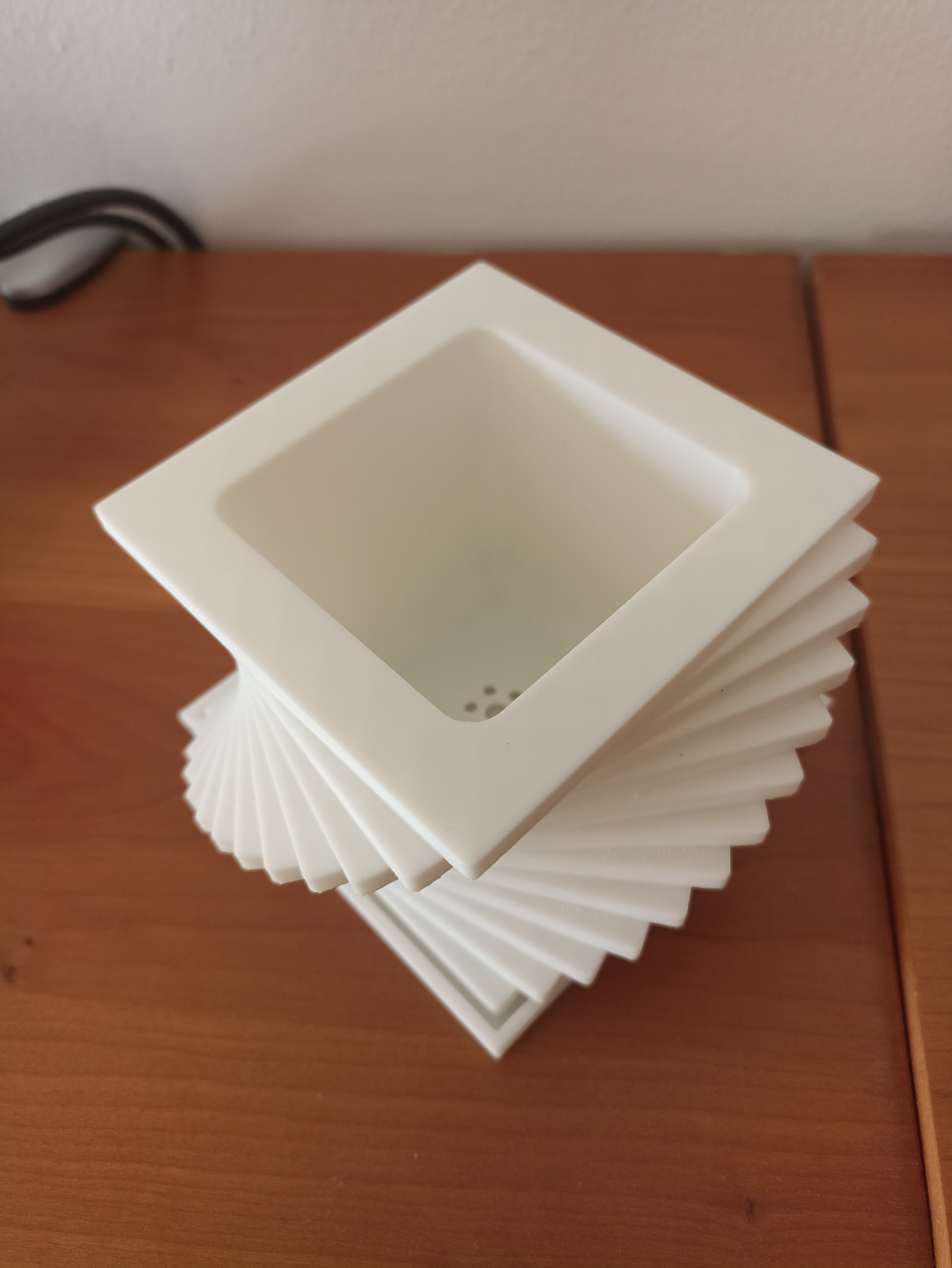 Twisted Planter/Vase with base