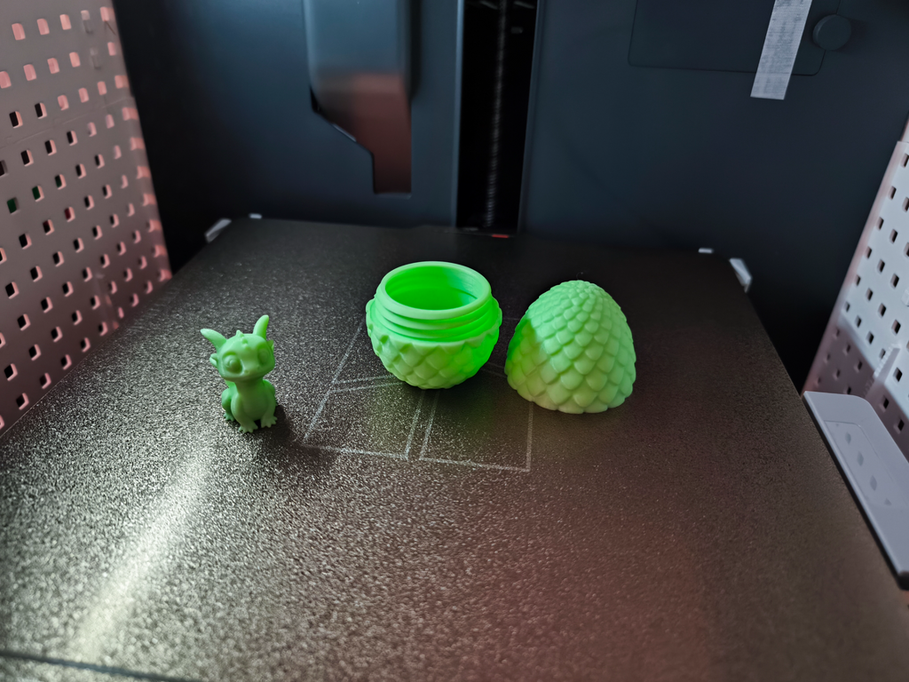 dragon egg with magnetic dragon baby